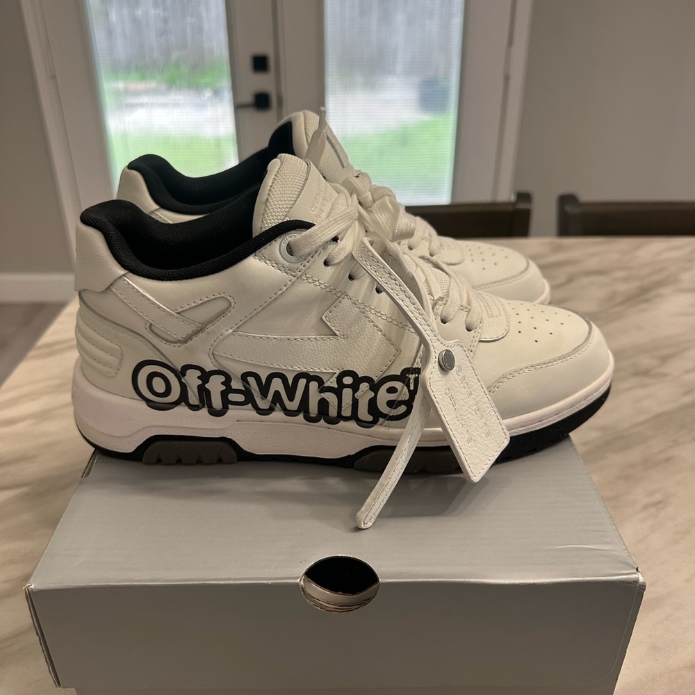Off-White “Out of office” OOO Low tops